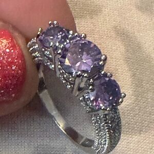 14KT Elegant Silver and Purple Gemstone Ring. NEW NWOT Size 8